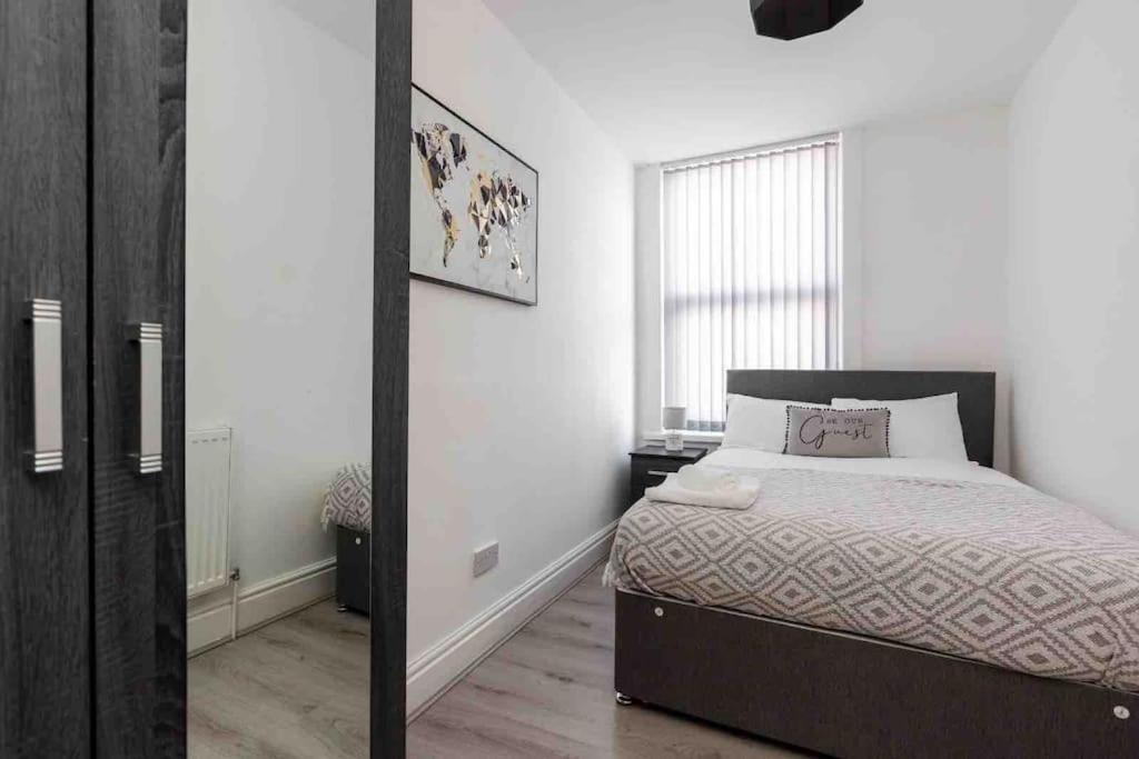 Perfect Five Bed House Minutes From Anfield Stadium Liverpool Exterior foto