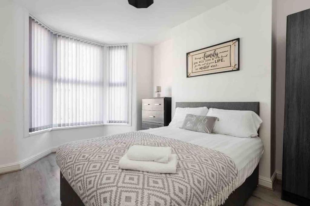 Perfect Five Bed House Minutes From Anfield Stadium Liverpool Exterior foto
