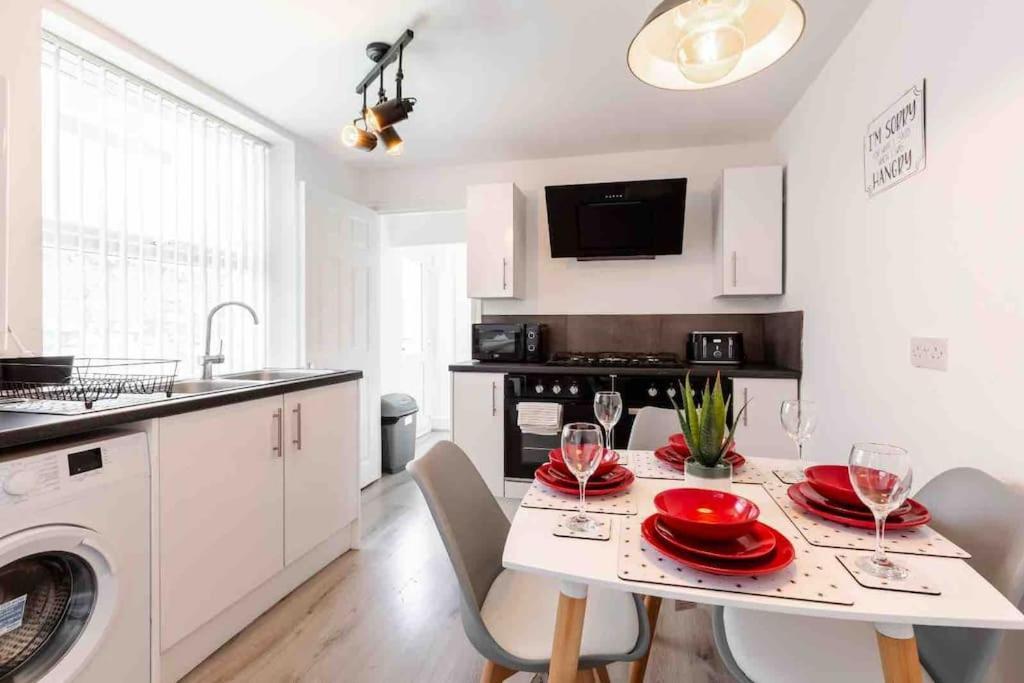 Perfect Five Bed House Minutes From Anfield Stadium Liverpool Exterior foto