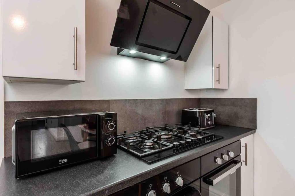 Perfect Five Bed House Minutes From Anfield Stadium Liverpool Exterior foto
