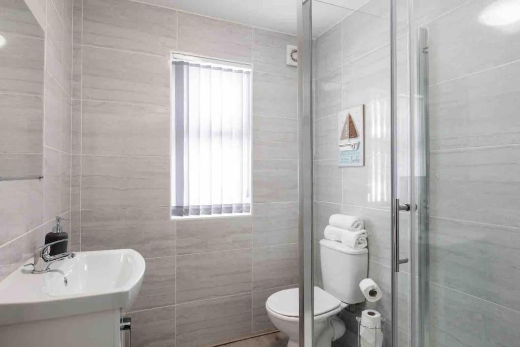 Perfect Five Bed House Minutes From Anfield Stadium Liverpool Exterior foto