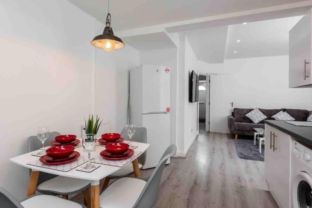 Perfect Five Bed House Minutes From Anfield Stadium Liverpool Exterior foto