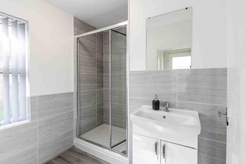 Perfect Five Bed House Minutes From Anfield Stadium Liverpool Exterior foto
