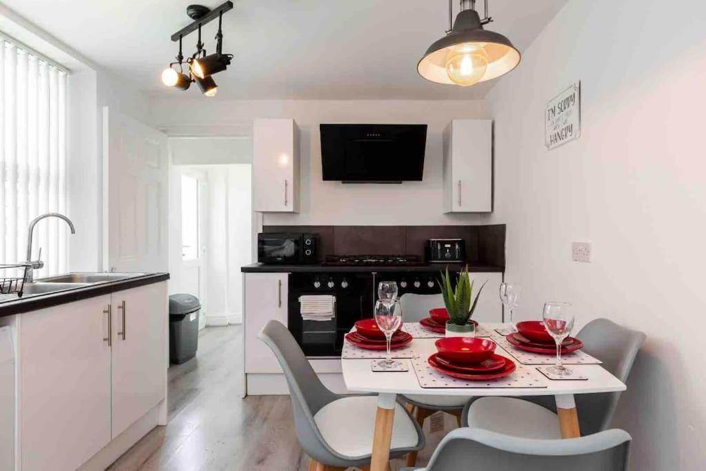 Perfect Five Bed House Minutes From Anfield Stadium Liverpool Exterior foto